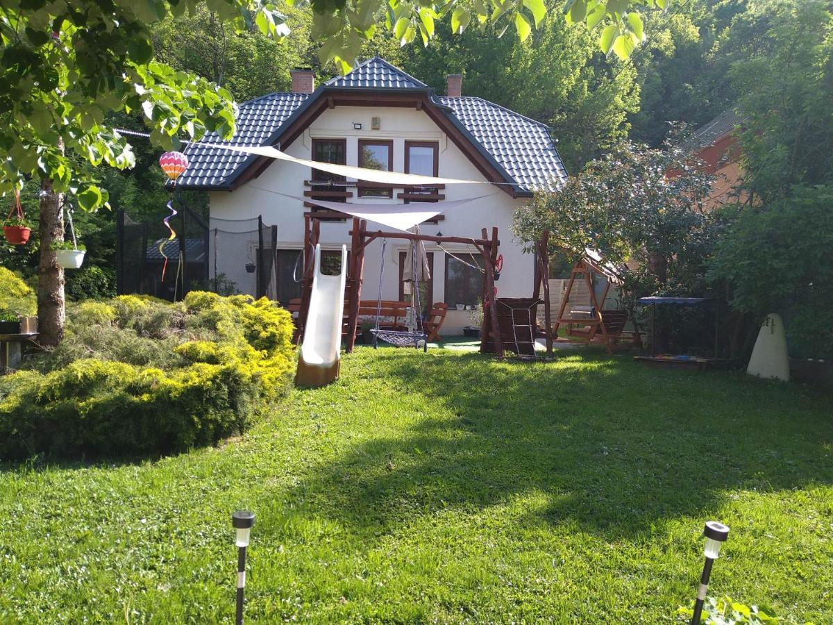 Liliána Vendégház Balatonfůzfő Exterior foto