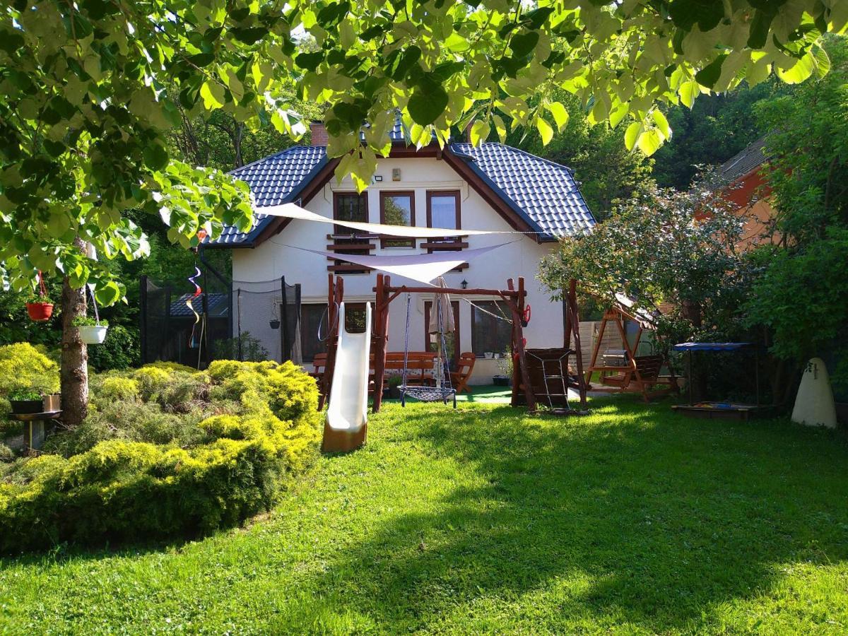 Liliána Vendégház Balatonfůzfő Exterior foto